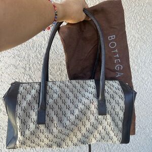 𝓑𝓞𝓣𝓣𝓔𝓖𝓐 𝓥𝓔𝓝𝓔𝓣𝓐 vintage monogram  Women's Handbag/ shoulder bag with dustbag